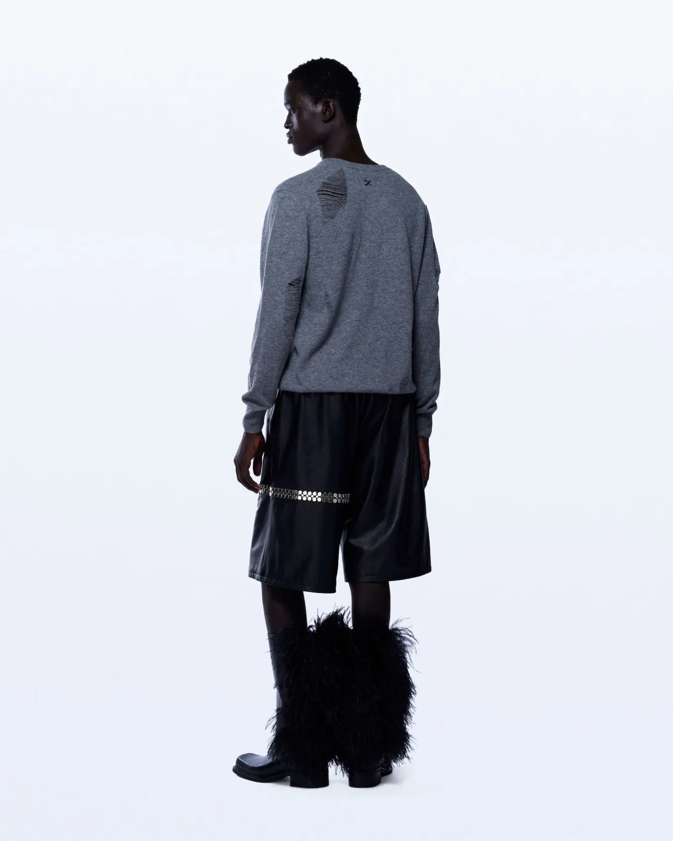 DISTRESSED FINE KNIT JUMPER IN BLACK