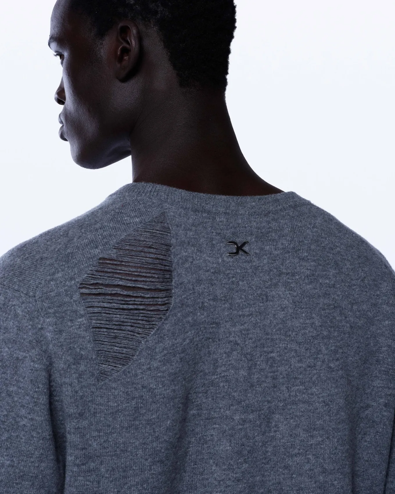 DISTRESSED FINE KNIT JUMPER IN BLACK